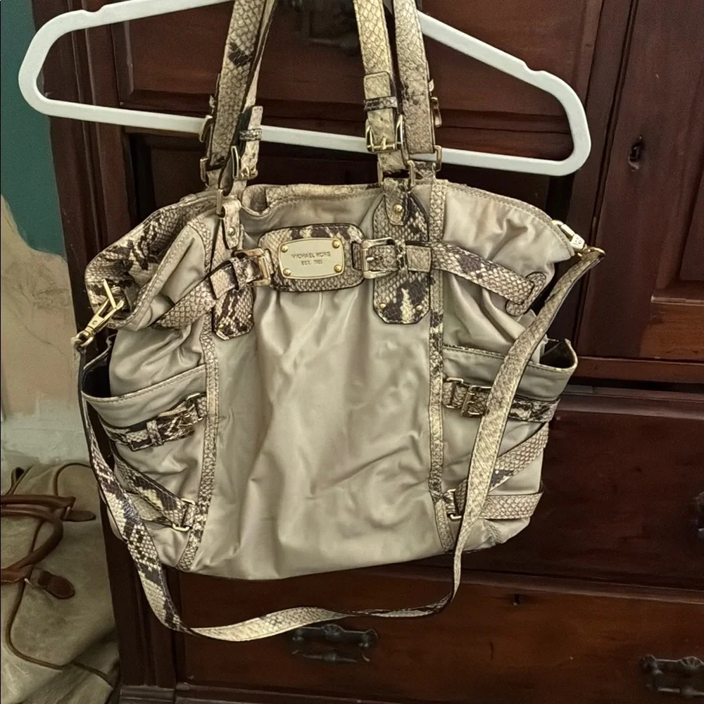 Michael Kors Tan and Brown Shoulder Bag with Slouchy Silhouette - Picture 11 of 12
